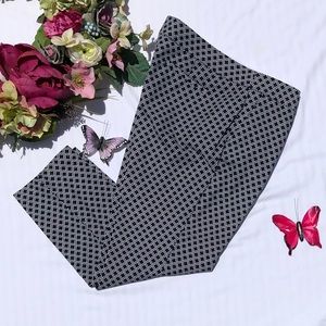 💼 Willi Smith Lantern Capris NWOT Size 12 Navy and White